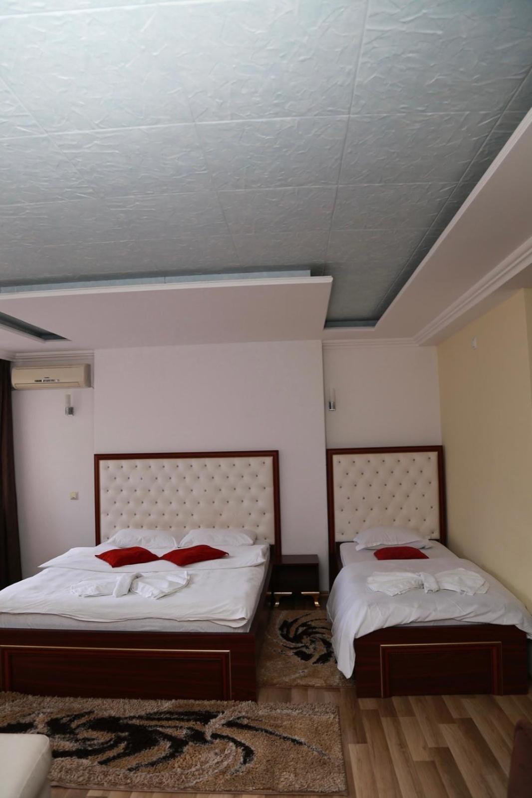 Hotel Venisi Призрен Экстерьер фото