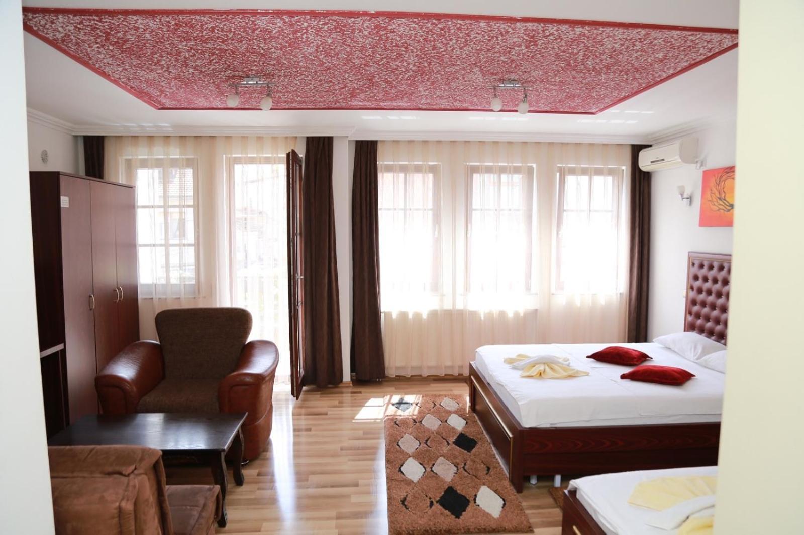 Hotel Venisi Призрен Экстерьер фото
